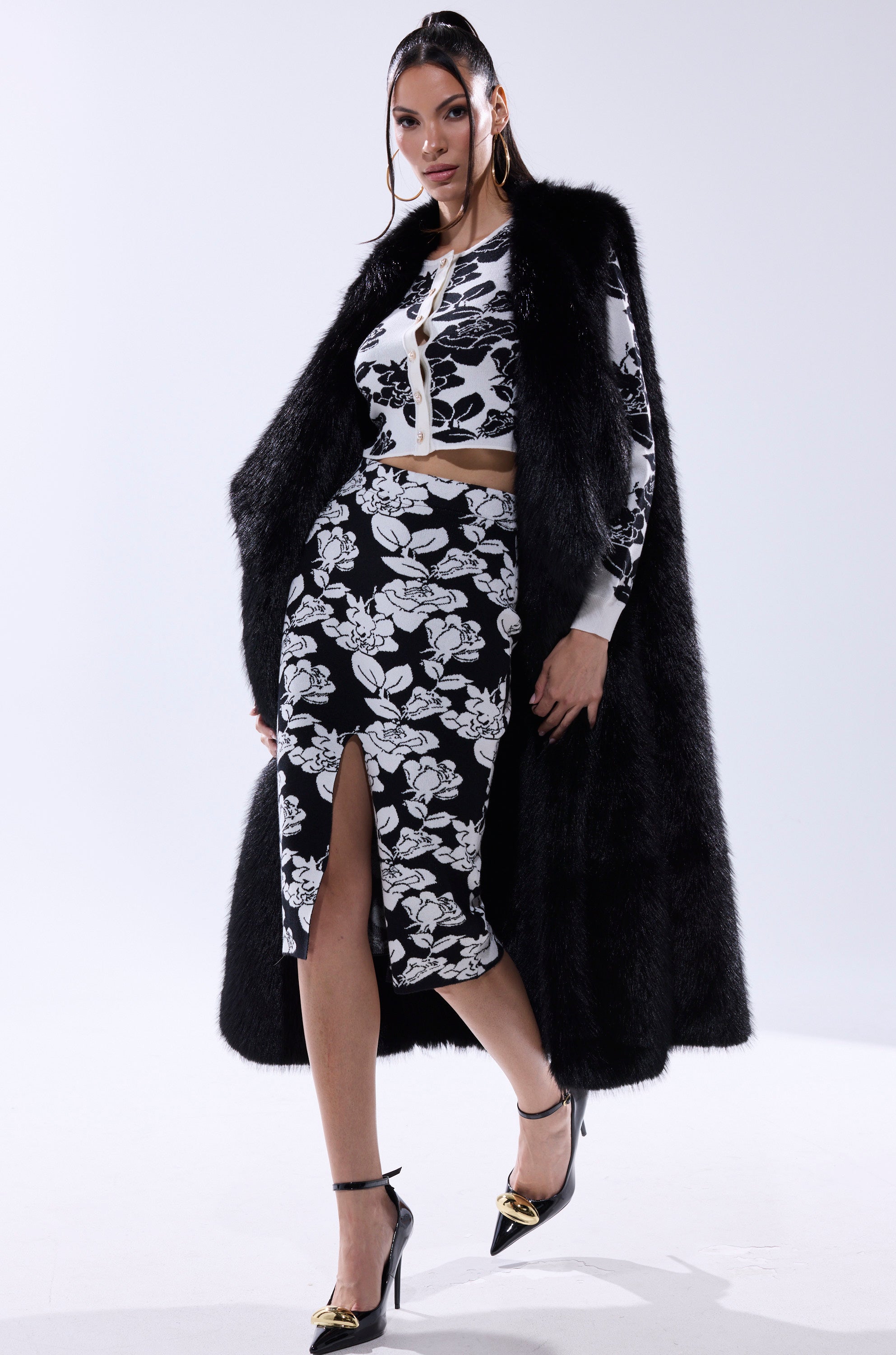 DOWNTIME FAUX FUR VEST IN BLACK