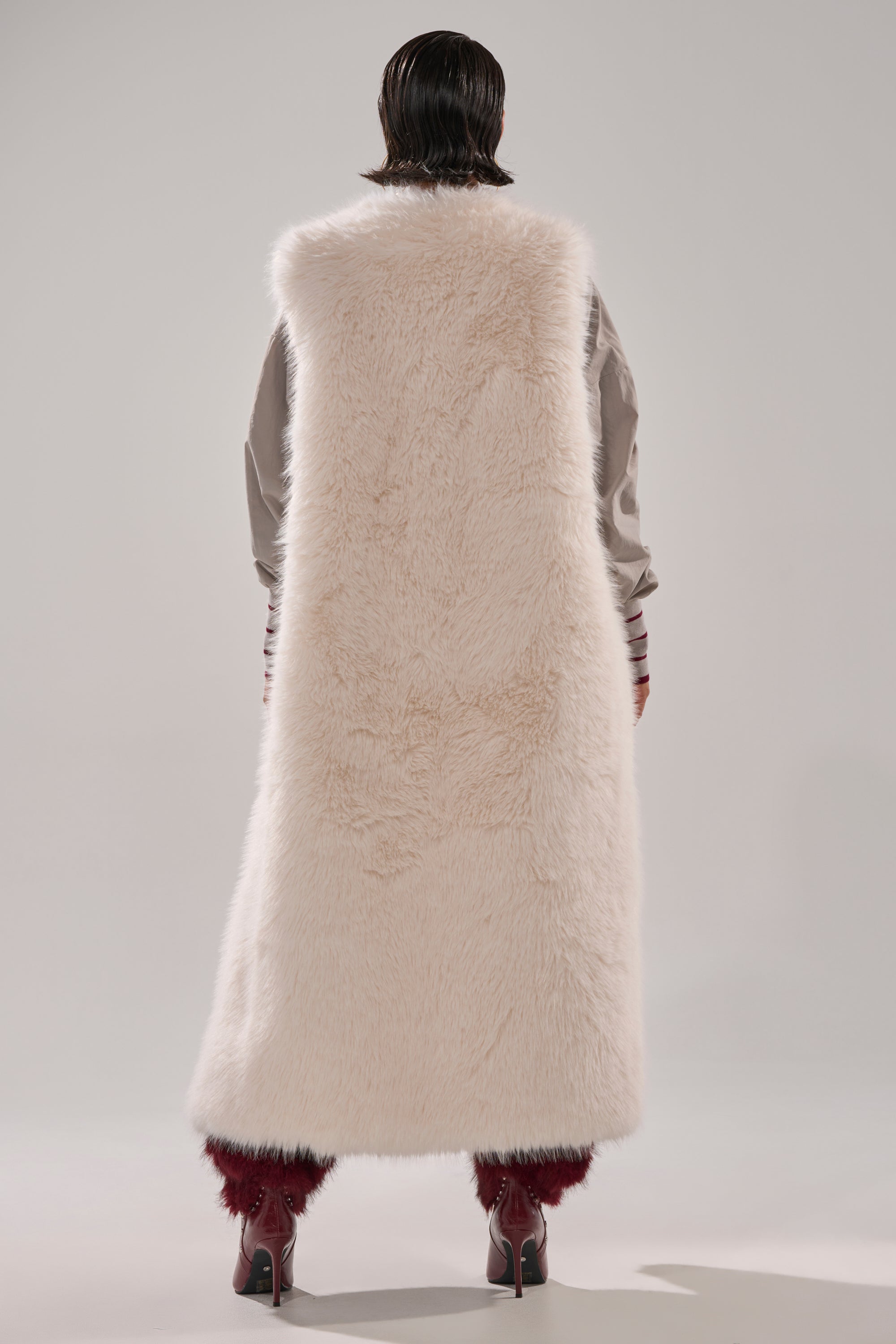 DOWN TIME FAUX FUR VEST IN IVORY