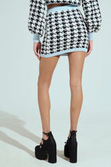 PRETTY AND POSH HOUNDSTOOTH MINI SKIRT