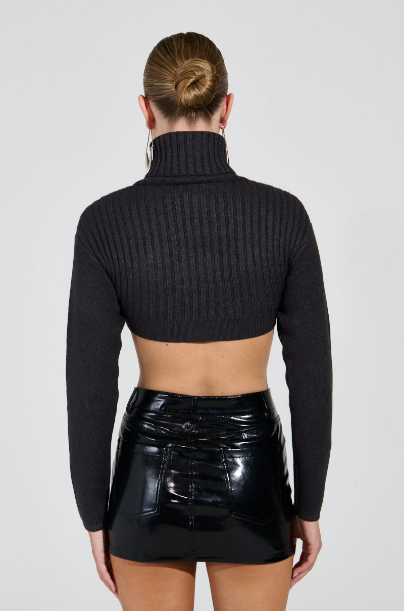 MADE YOU LOOK SUPER CROPPED SWEATER IN CHARCOAL GREY