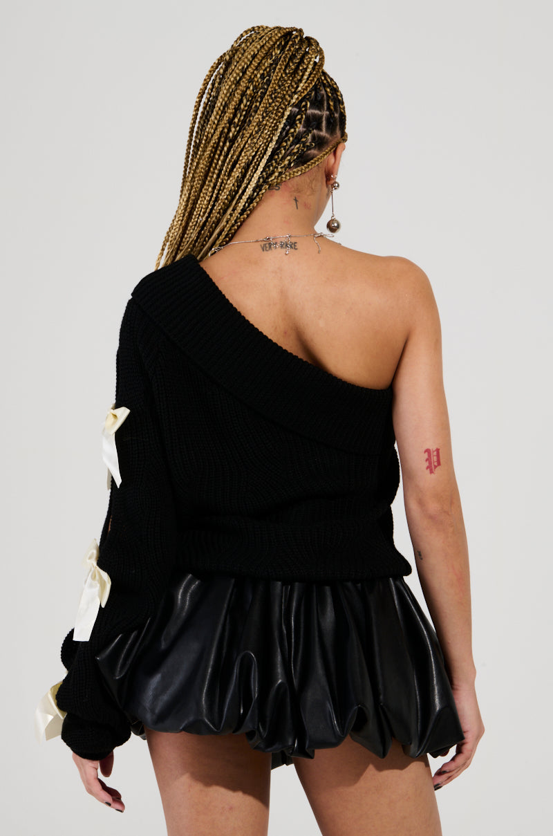 COQUETTE CHIC CHUNKY SWEATER IN BLACK