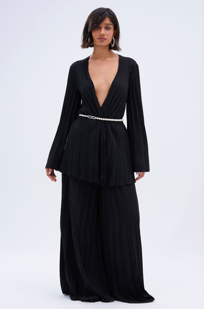 QUEEN OF EVERYTHING BLOUSE