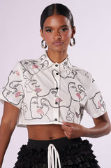 TOO MANY FACES BUTTON DOWN TOP