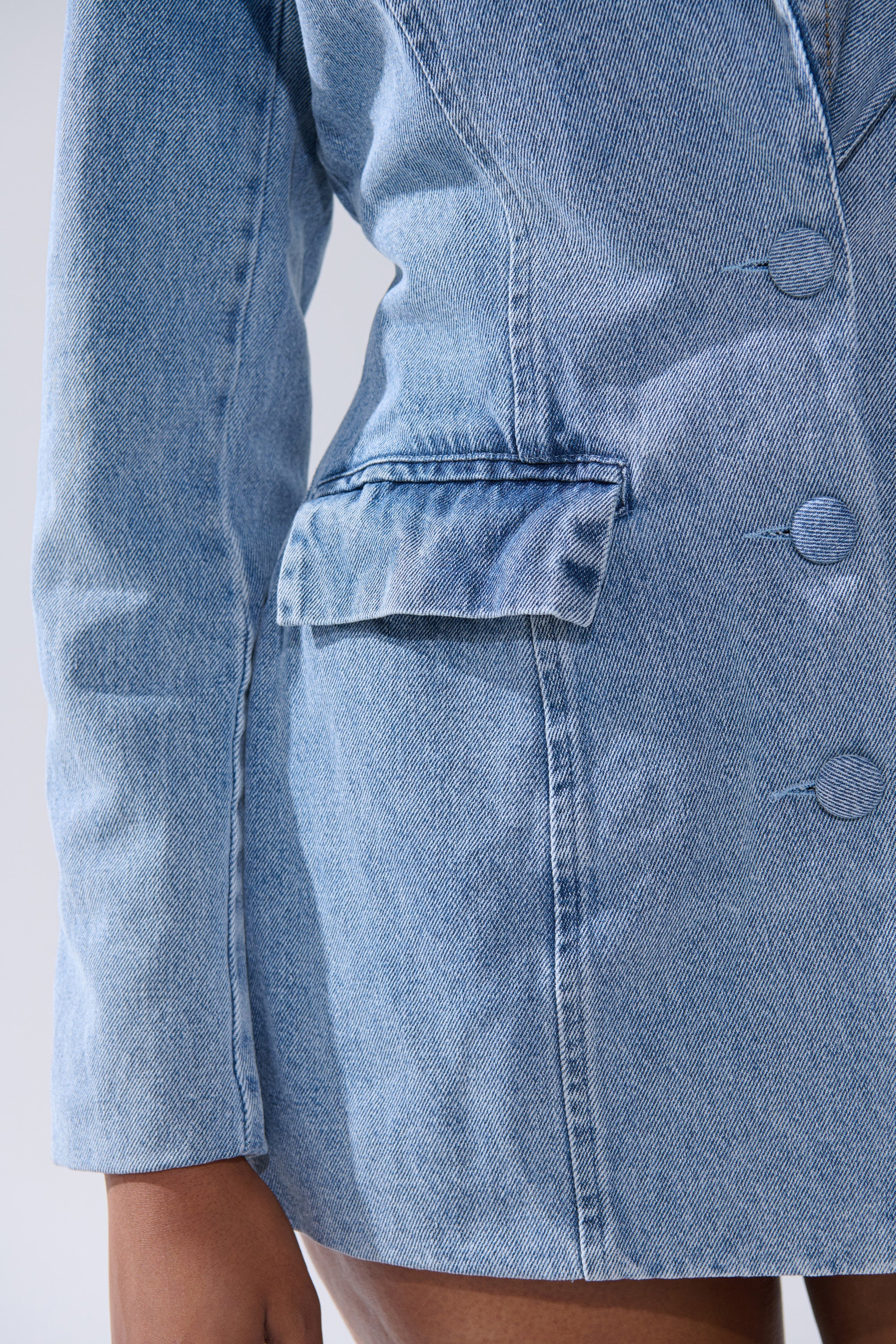 BACKLESS DENIM BLAZER