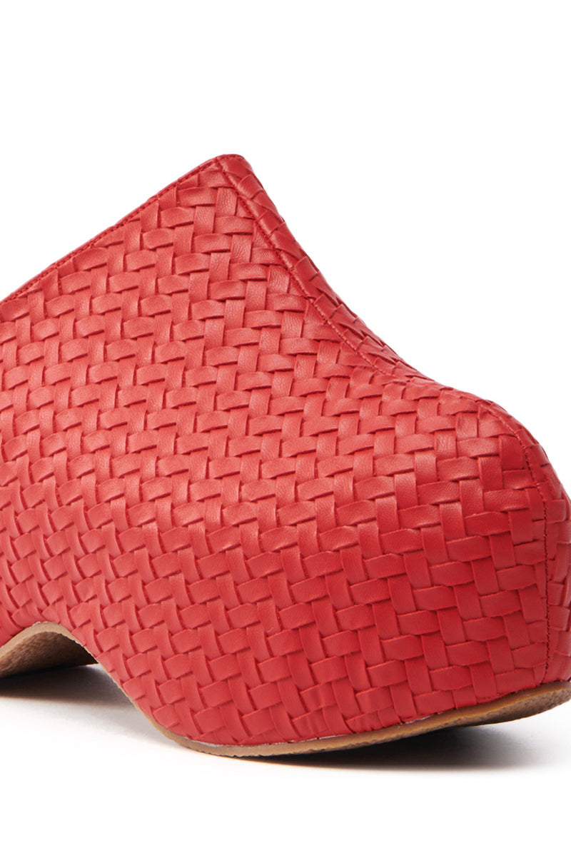 AZALEA WANG TEATREE RED CLOG