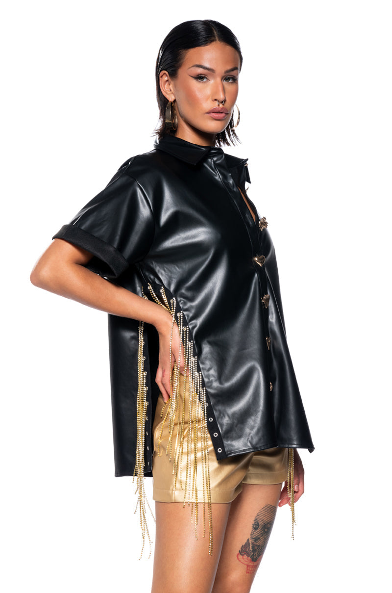 ABOVE AVERAGE CHAIN DETAIL BUTTON DOWN TOP