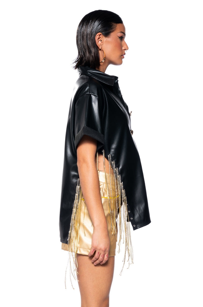 ABOVE AVERAGE CHAIN DETAIL BUTTON DOWN TOP