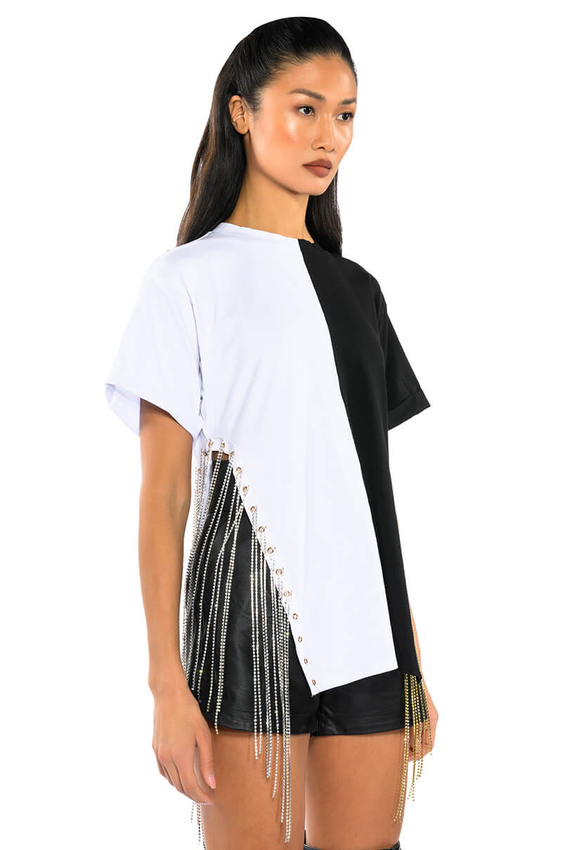 ABOVE AVERAGE HALF HALF CHAIN DETAIL OVERSIZED TEE