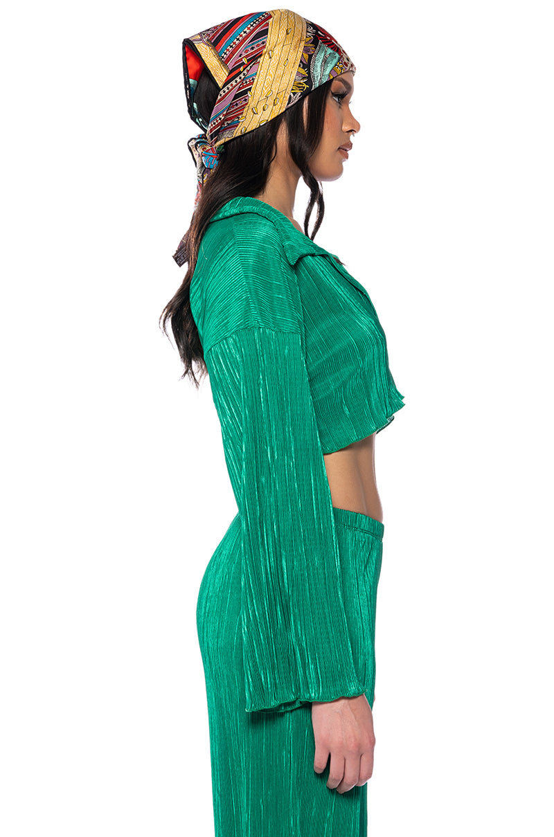 ADVENTURE TO MY WORLD CROPPED BUTTON DOWN