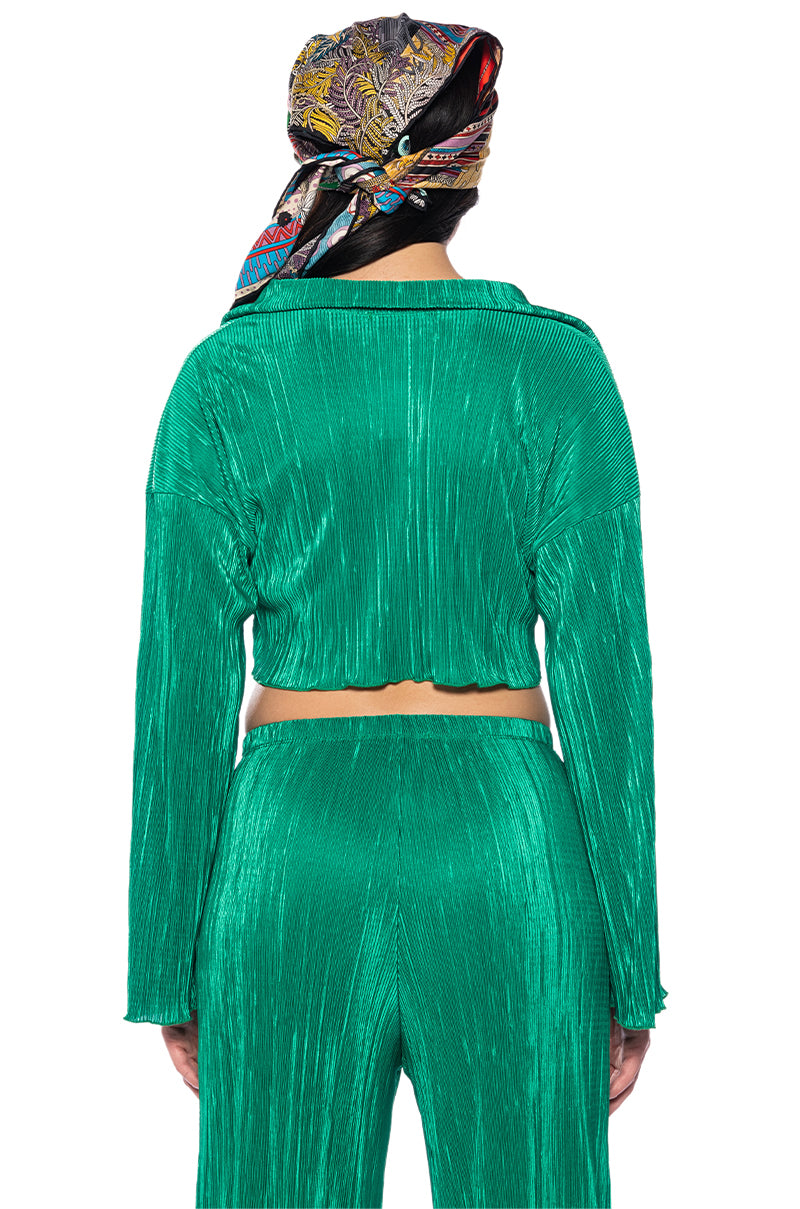 ADVENTURE TO MY WORLD CROPPED BUTTON DOWN