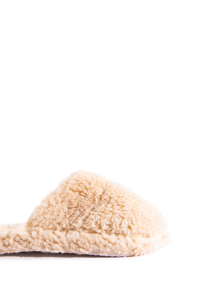 AKIRA CHICA FLUFFY SLIPPER IN NATURAL