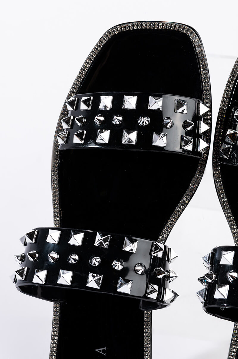 ALL DAY LONG FLAT SANDAL IN BLACK