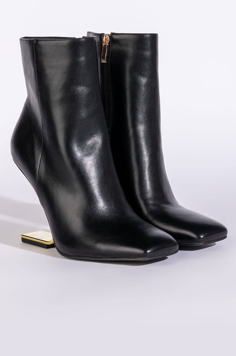 AZALEA WANG ARIANNA SMOOTH VEGAN LEATHER WEDGE BOOTIE IN BONE