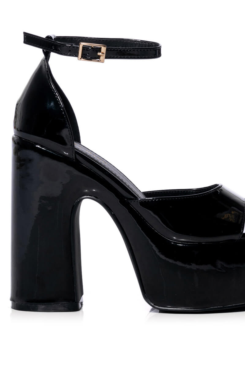 AZALEA WANG BALI GLITTER CHUNKY SANDAL IN BLACK PATENT