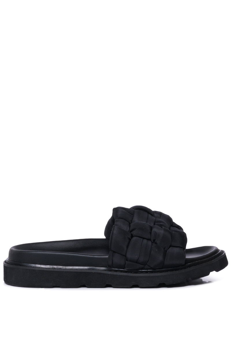 AZALEA WANG BEE FLAT SANDAL IN BLACK