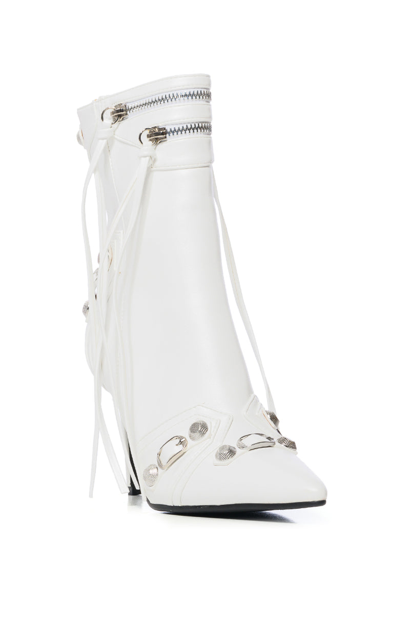 AZALEA WANG BROOKLYN PU BOOTIE IN WHITE