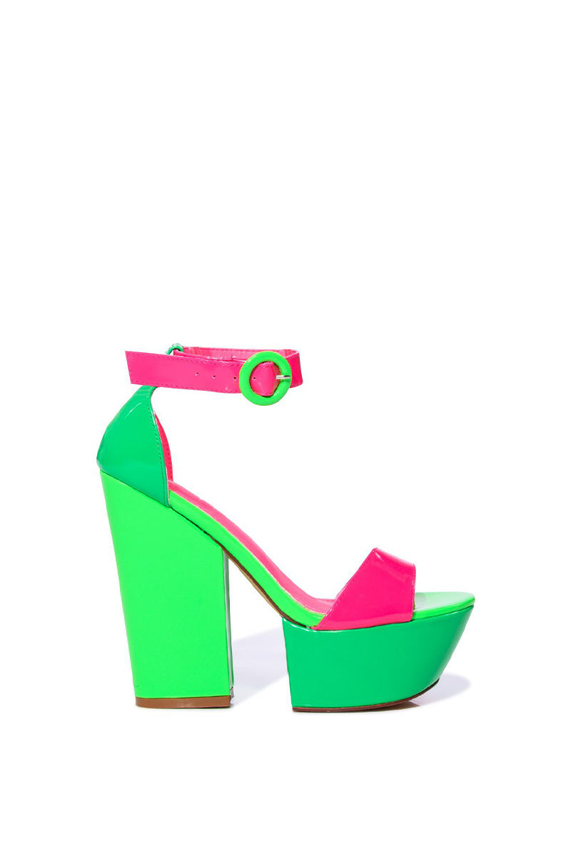 AZALEA WANG BUTTERSCOTCH COLOR BLOCKED SANDAL IN GREEN