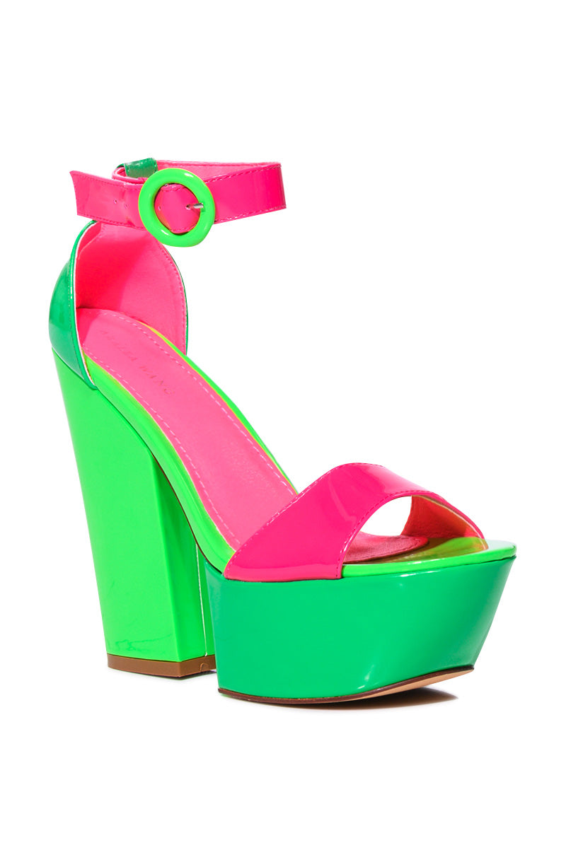 AZALEA WANG BUTTERSCOTCH COLOR BLOCKED SANDAL IN GREEN