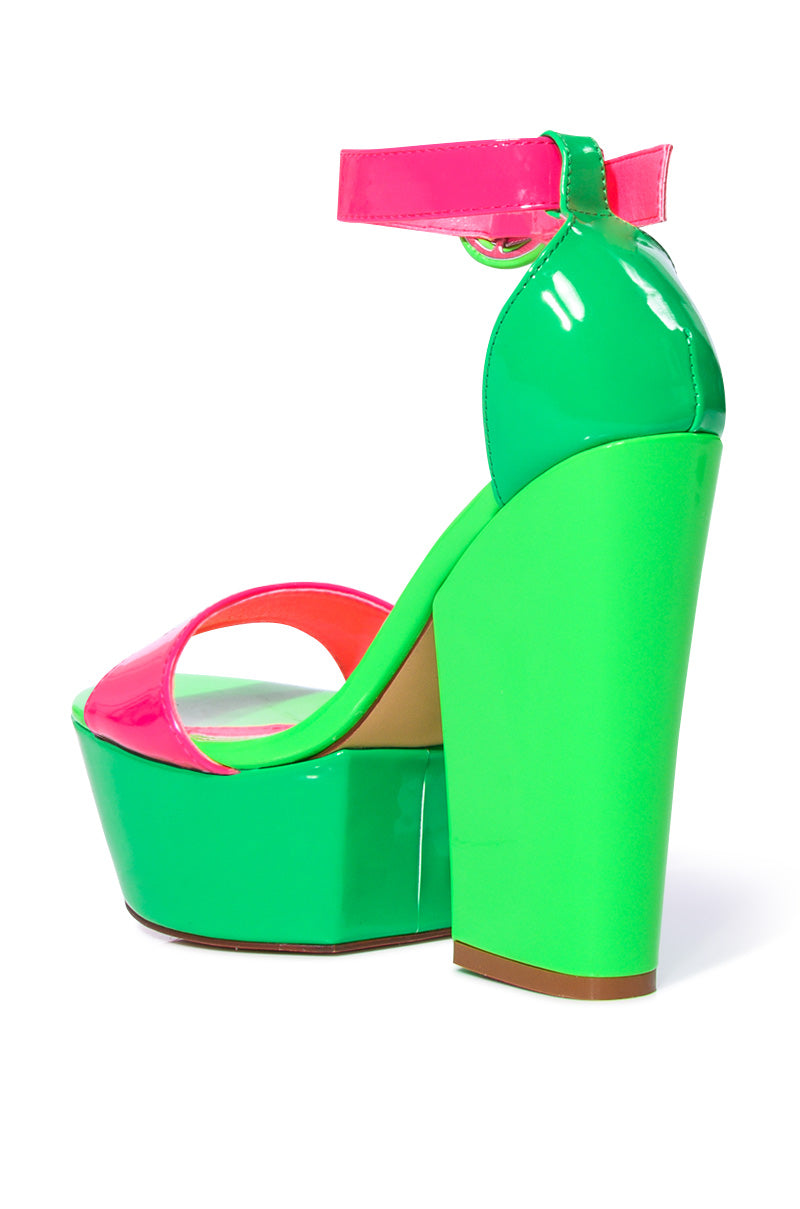 AZALEA WANG BUTTERSCOTCH COLOR BLOCKED SANDAL IN GREEN