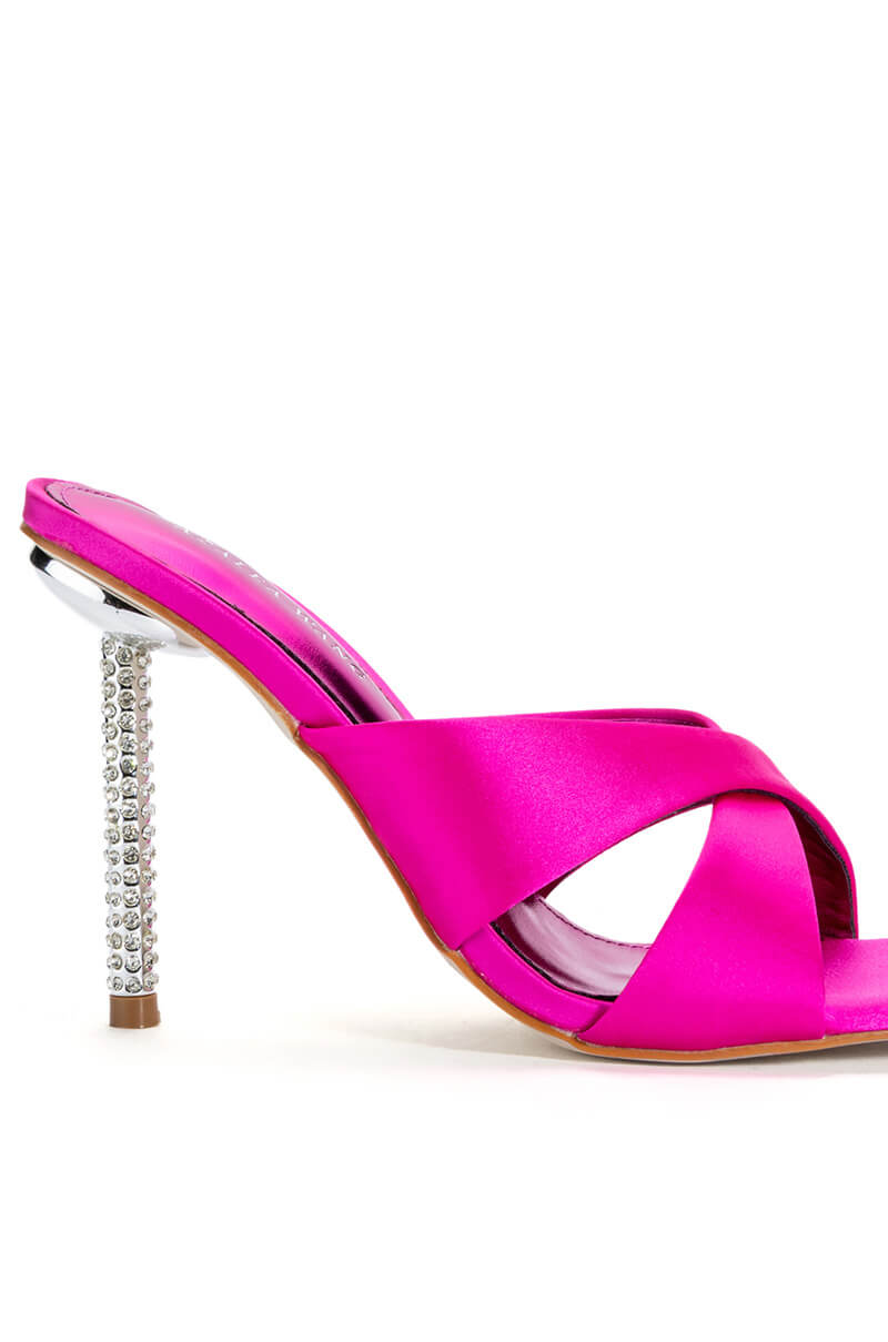 AZALEA WANG CANDID SLIP ON SANDAL IN FUCHSIA
