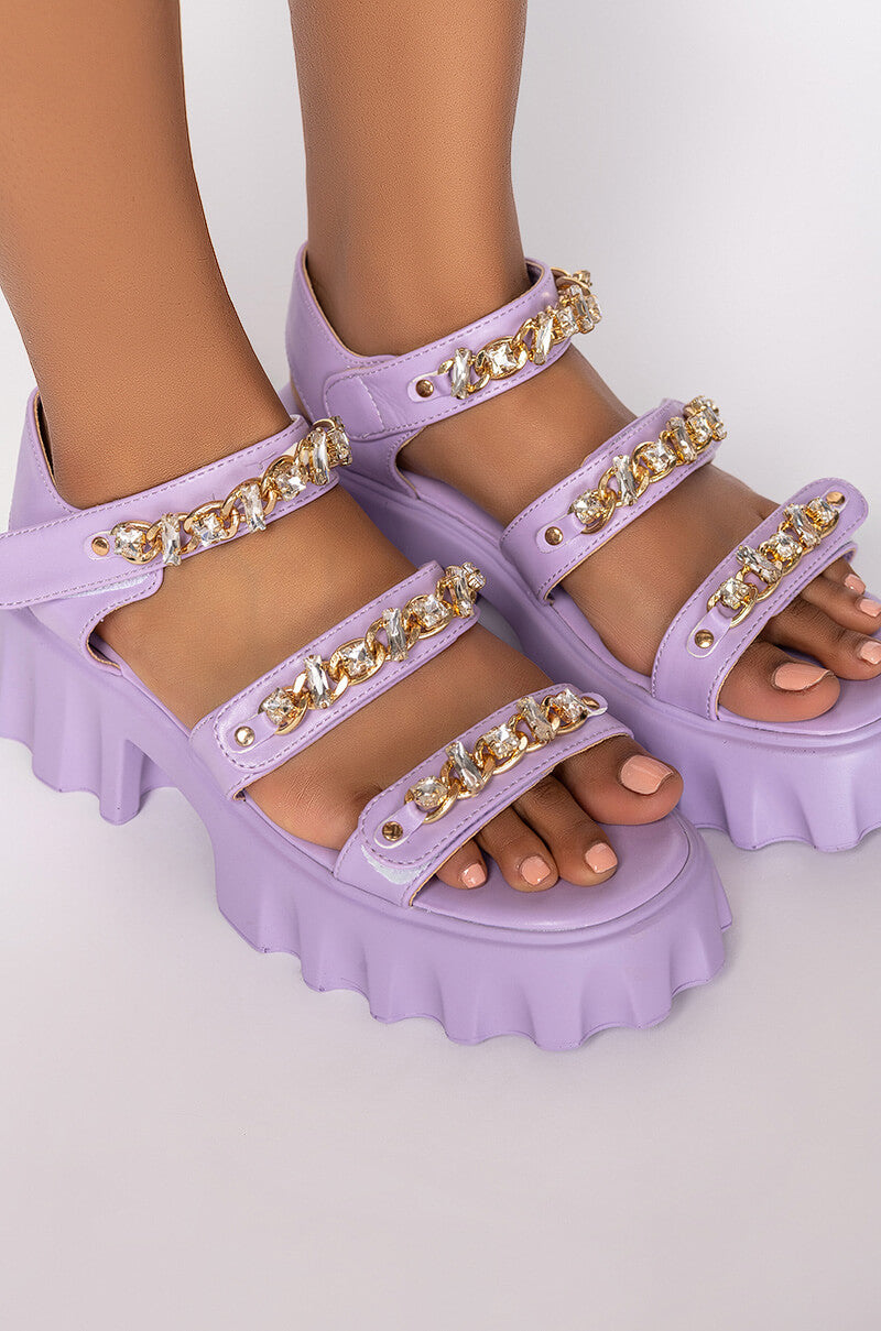 AZALEA WANG CANT HOLD BACK FLATFORM SANDAL IN PURPLE