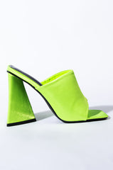 AZALEA WANG CAUGHT IN A DREAM CHUNKY SANDAL IN GREEN