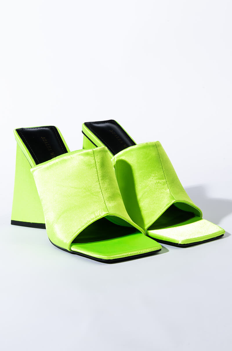 AZALEA WANG CAUGHT IN A DREAM CHUNKY SANDAL IN GREEN