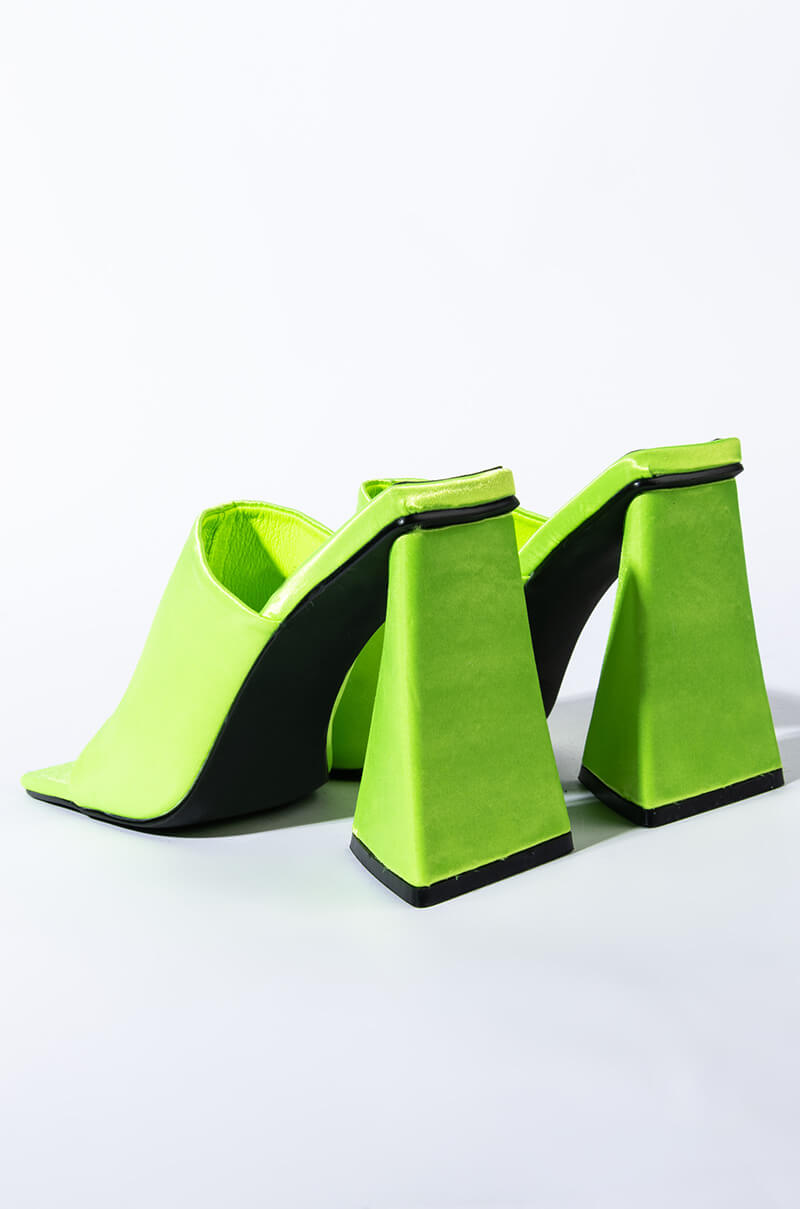 AZALEA WANG CAUGHT IN A DREAM CHUNKY SANDAL IN GREEN