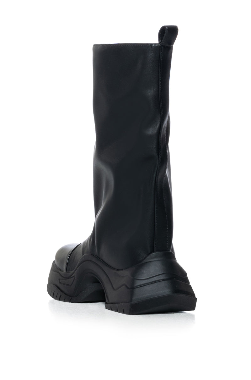 AZALEA WANG CHADWICK FLATFORM BUCKET BOOT IN BLACK