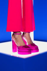 AZALEA WANG CITY ON FIRE CHUNKY PUMP IN FUCHSIA