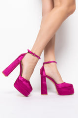 AZALEA WANG CITY ON FIRE CHUNKY PUMP IN FUCHSIA