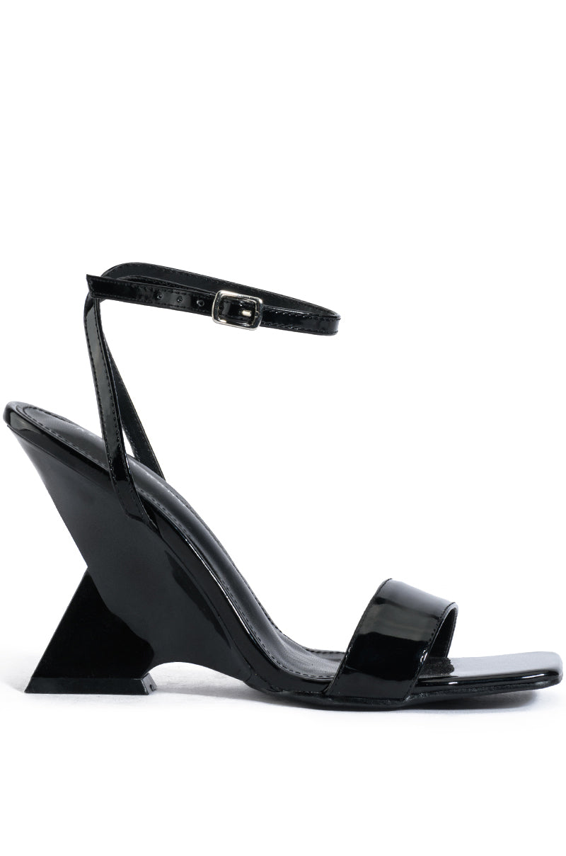 AZALEA WANG COIN PATENT CHUNKY SANDAL IN BLACK