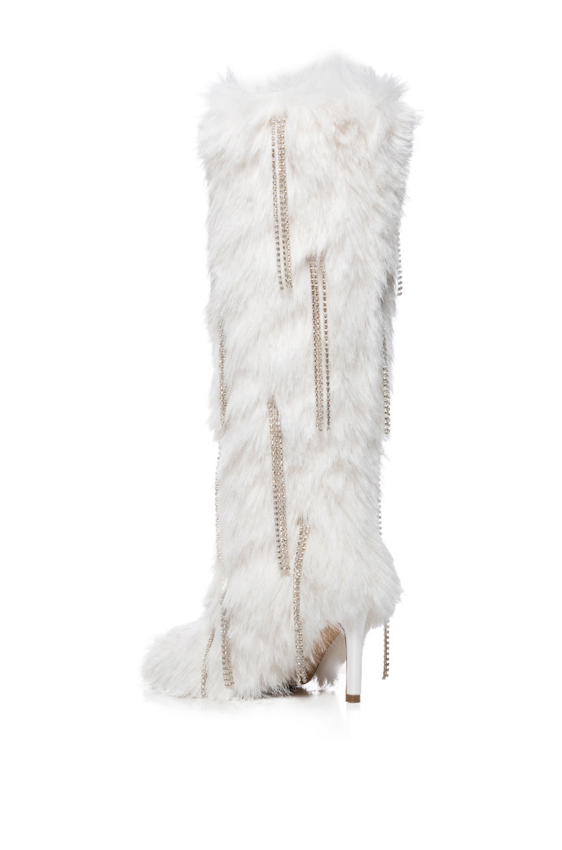 AZALEA WANG DAKOTANNA WHITE FURRY DIAMOND DRIP BOOT