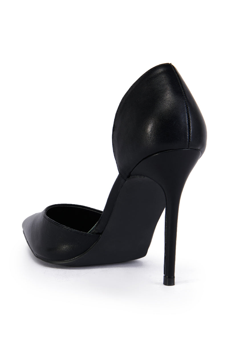 AZALEA WANG HARMONIE BLACK ASYMMETRICAL PUMP