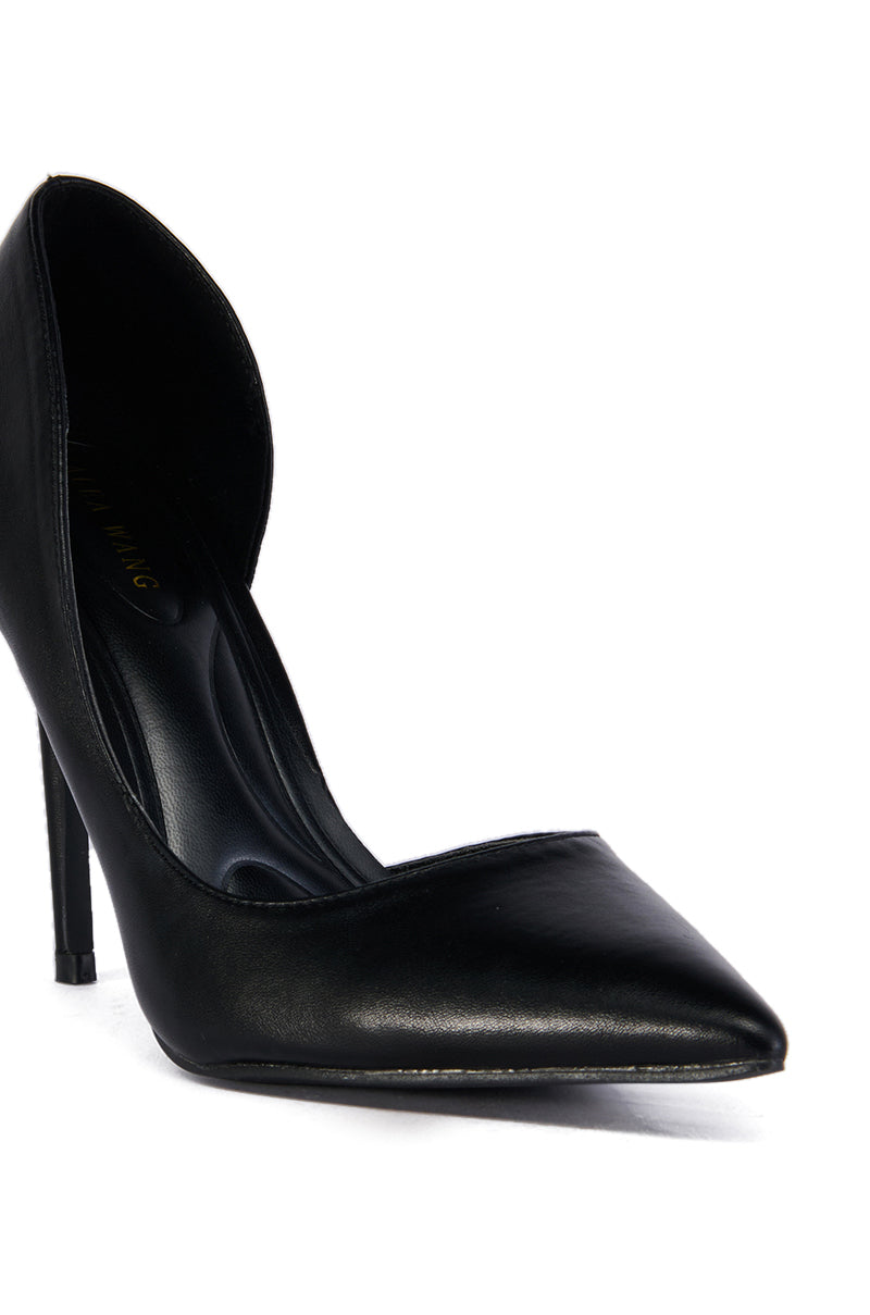 AZALEA WANG HARMONIE BLACK ASYMMETRICAL PUMP