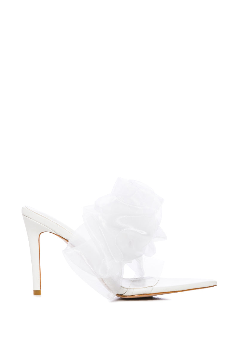 AZALEA WANG CAPABLE BOW SANDAL IN WHITE