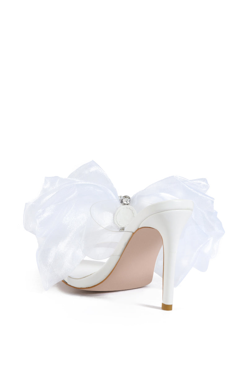 AZALEA WANG CAPABLE BOW SANDAL IN WHITE