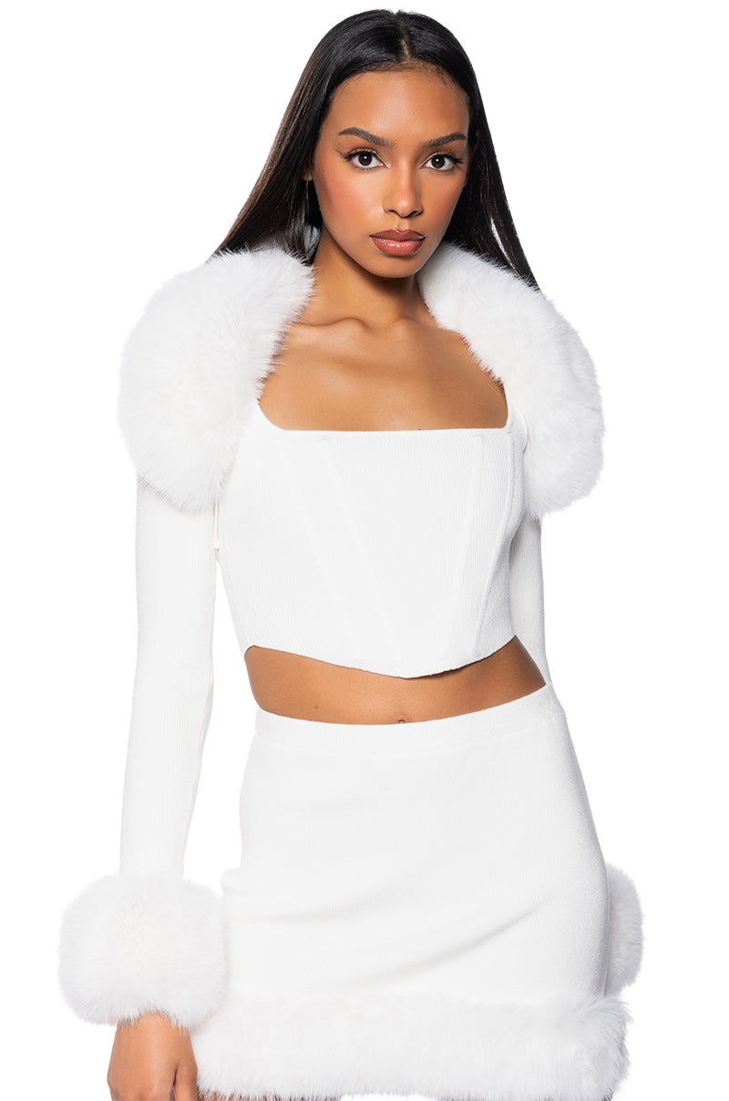 BIG MOOD FAUX FUR DETAIL SHRUG