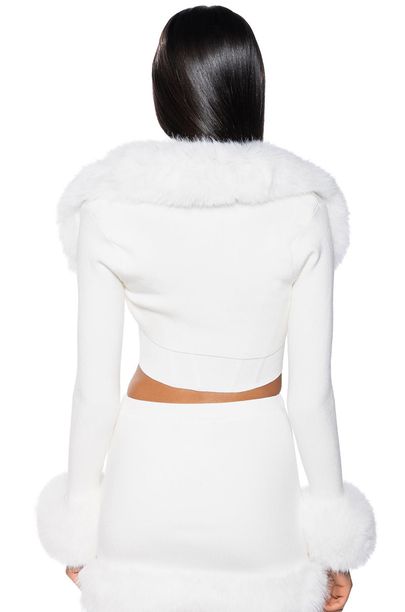 BIG MOOD FAUX FUR DETAIL SHRUG