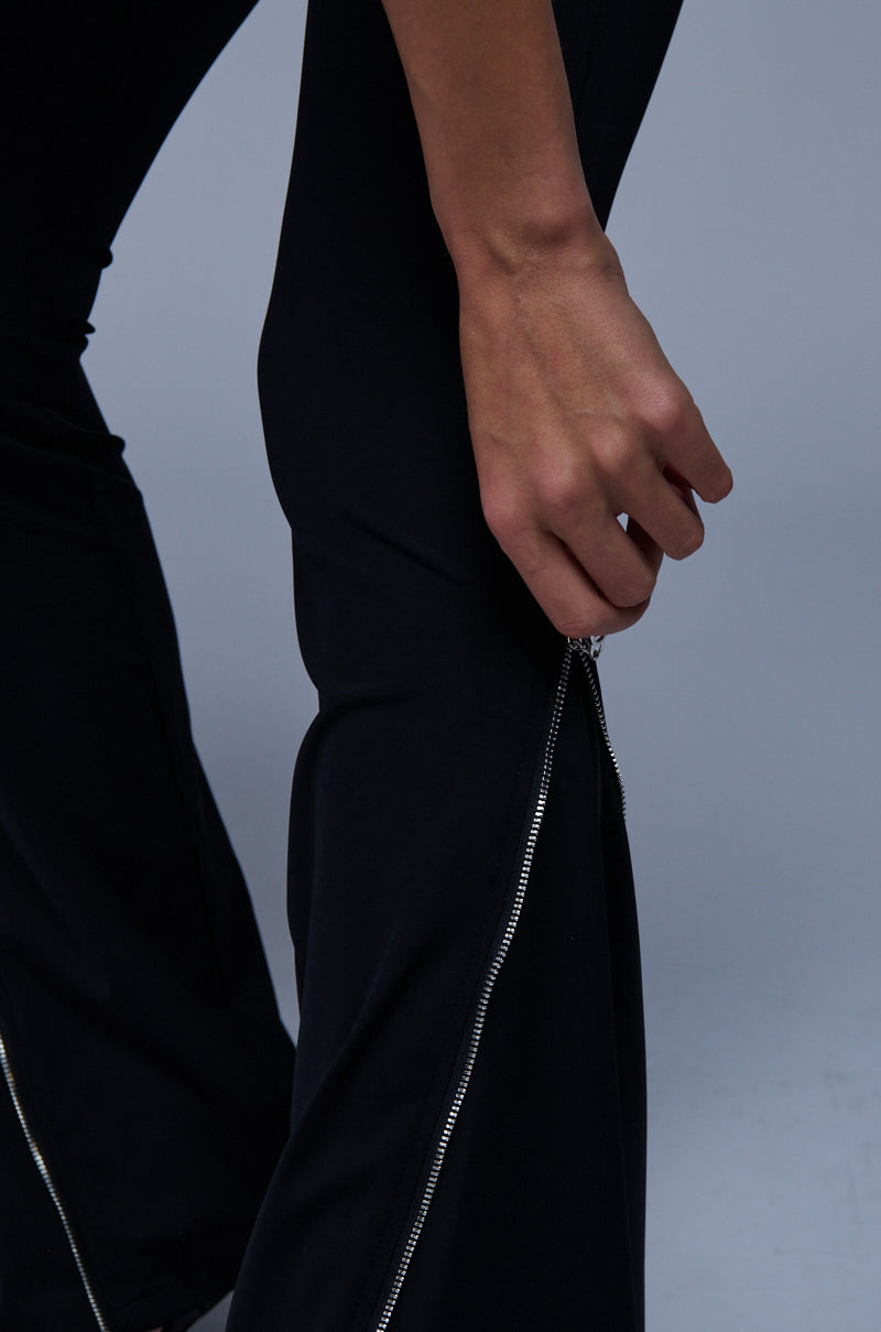 CASSIA ZIPPER DETAIL FLARED LEGGING