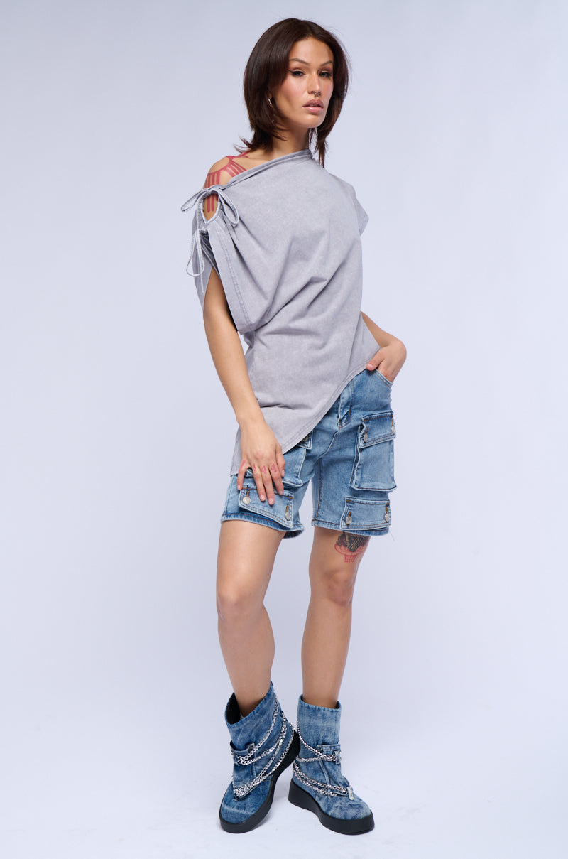 CATIE BOAT NECK ASYMMETRICAL TSHIRT