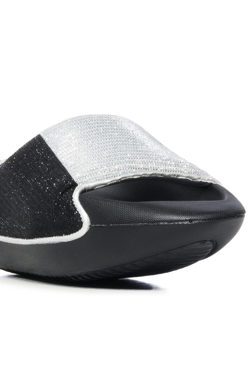 EGOMAR QUILTED DESIGN SLIP ON SANDAL IN SILVER