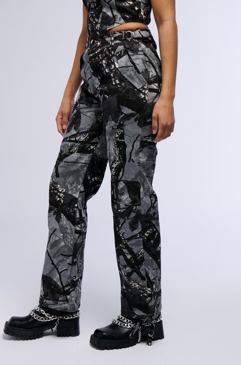 GROUNDED ENERGY PRINTED WOVEN WIDE LEG CARGO PANT