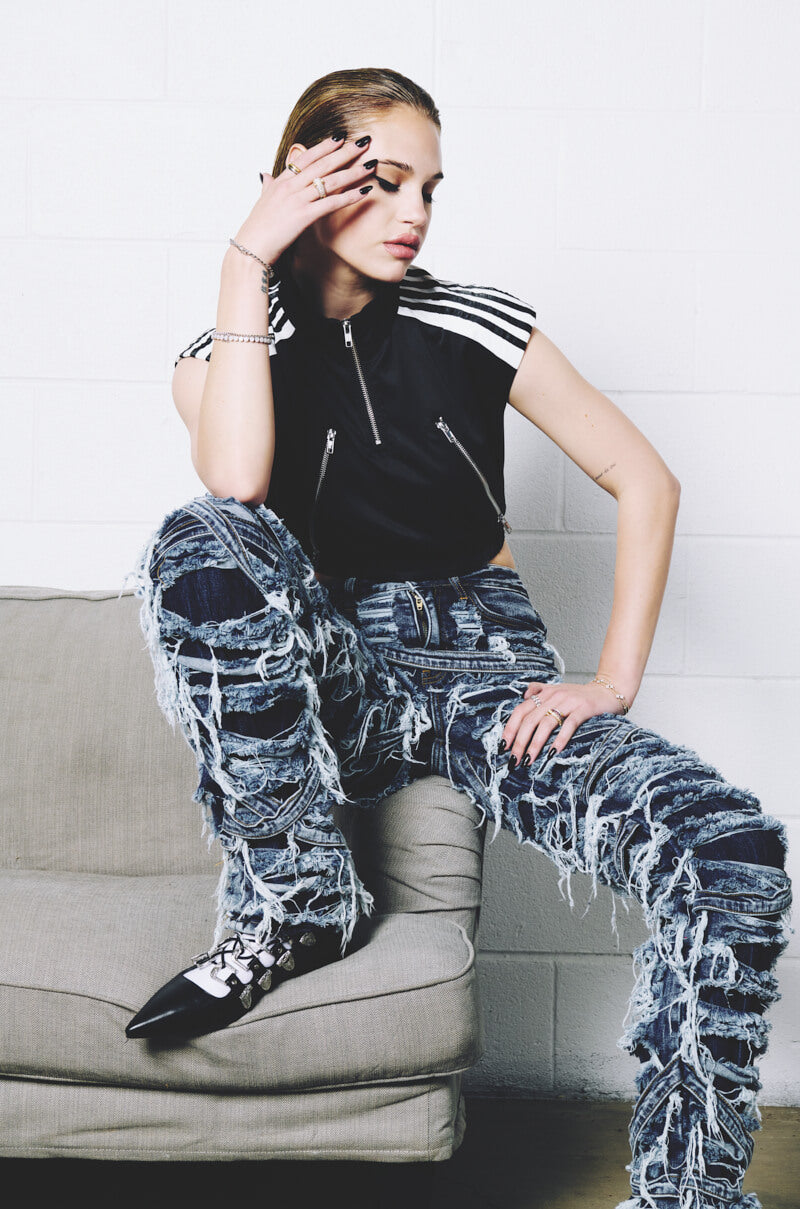 IMANI SUPER DISTRESSED RELAXED FIT JEANS IN DARK BLUE