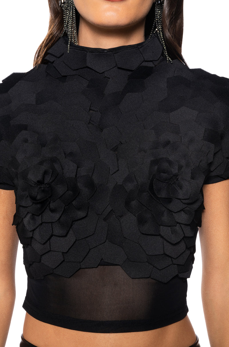 IN BLOOM SCALE DETAIL TEXTURED SHORT SLEEVE TOP