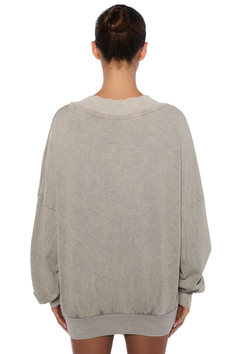 KAYLANI V NECK SWEATSHIRT IN LIGHT GREY