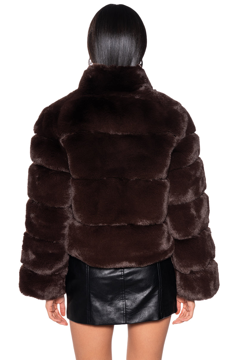 LUXE JENNY SHORT IN FAUX FOX HAIR