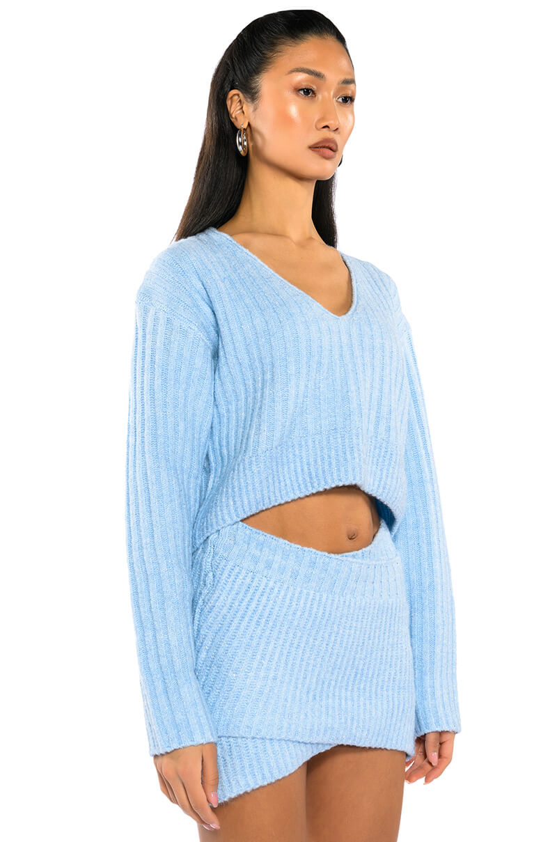 MADE YOU LOOK V NECK CROP SWEATER
