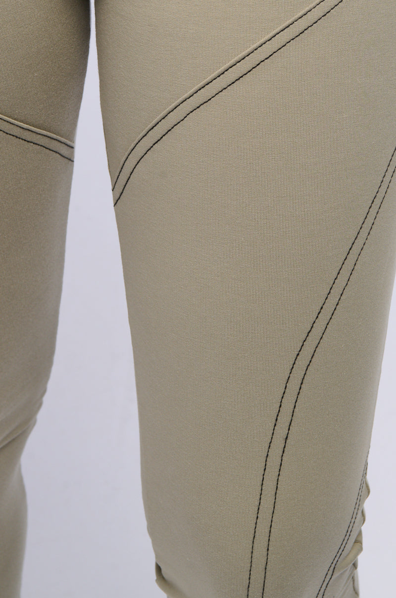 MODEL OFF DUTY HIGH WAIST LEGGING IN GREEN