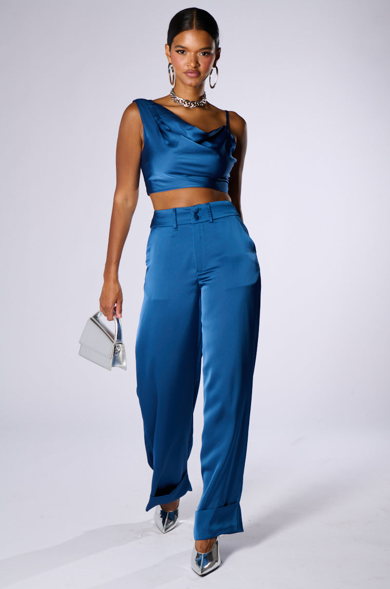 MOVE AND SHAKE CROPPED TOP